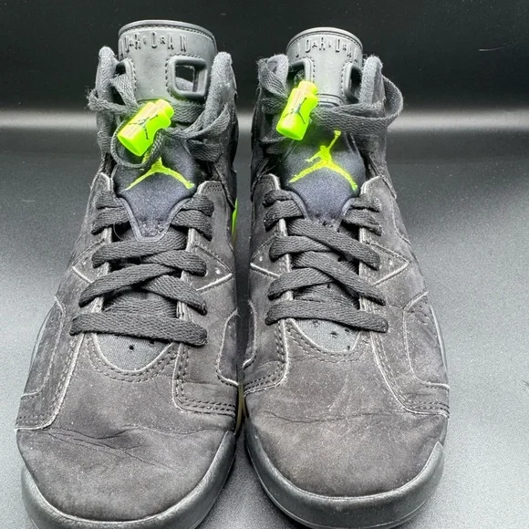 Jordan Black and Green Sneakers with Air Unit and Perforated Panels - Picture 3 of 14